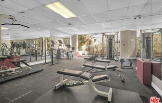 2 beds, 2 baths, 942 sqft, $559,900, Unit 135