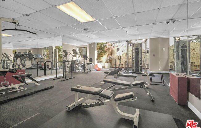 2 beds, 2 baths, 942 sqft, $559,900, Unit 135