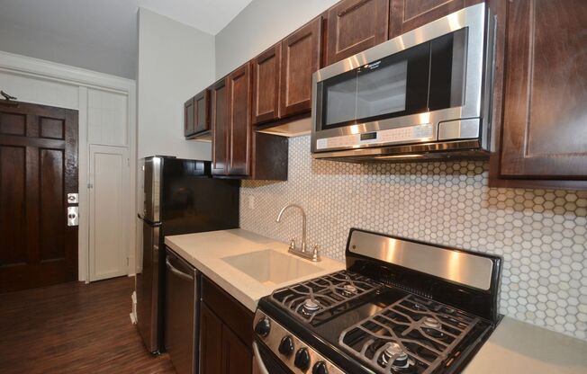 2 beds, 1 bath, $1,650, Unit 1