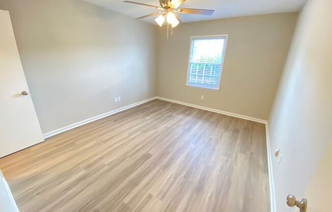 1 bed, 1 bath, 615 sqft, $950, Unit 861 Oakwood Villa