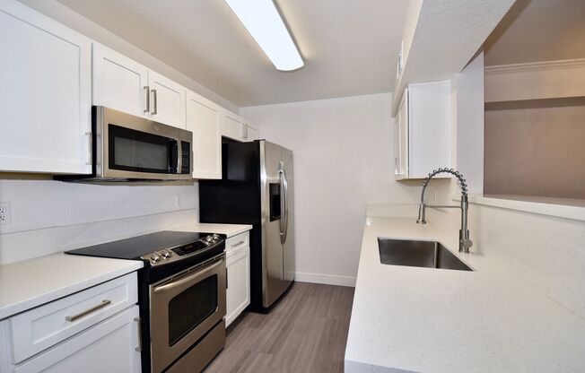 Move-In Ready Upgraded 1 Bed • 1 Bath Condo – Copper Sands (Southwest)