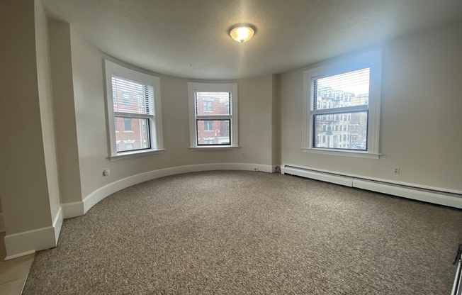 128 Hemenway St