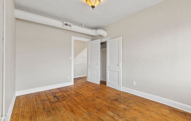 3 beds, 1.5 baths, 1,410 sqft, $1,300, Unit 3