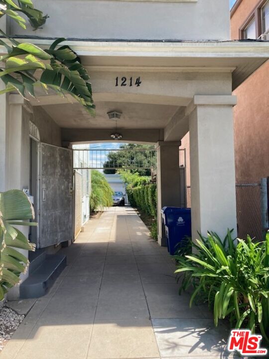 1212 S TREMAINE AVE