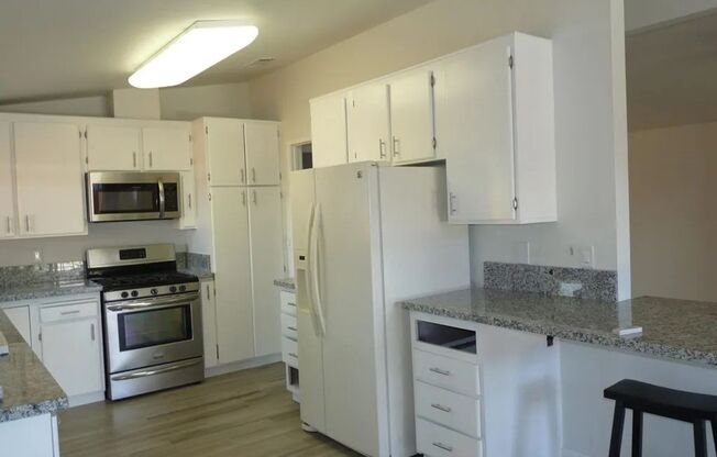 3 beds, 1.5 baths, 1,200 sqft, $3,995, Unit 5192 Winthrop St