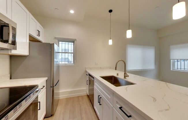 1301-1361 La Playa Street (1065r)