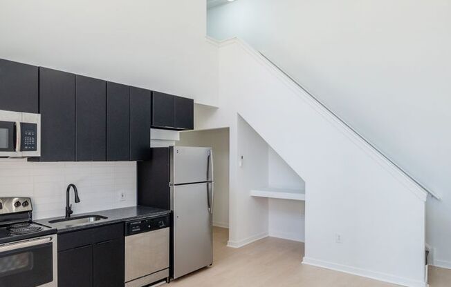 2 beds, 2 baths, 1,000 sqft, $1,627, Unit 27