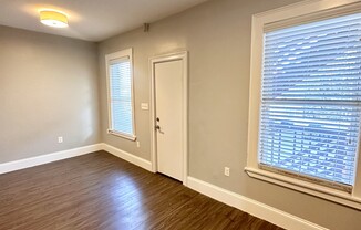 2 beds, 1 bath, 800 sqft, $3,000, Unit 2