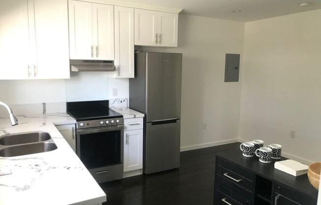 1 bed, 1 bath, 400 sqft, $1,750, Unit 0007