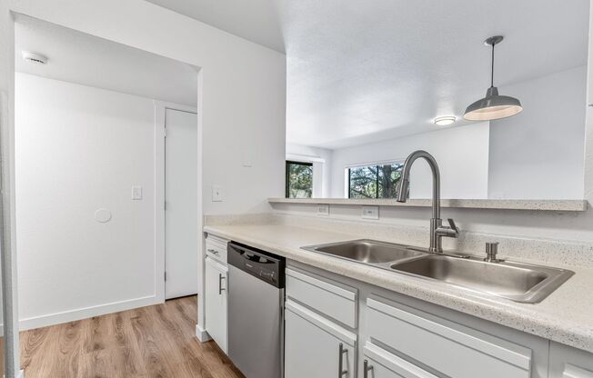 2 beds, 1 bath, 737 sqft, $1,550, Unit 1094-221