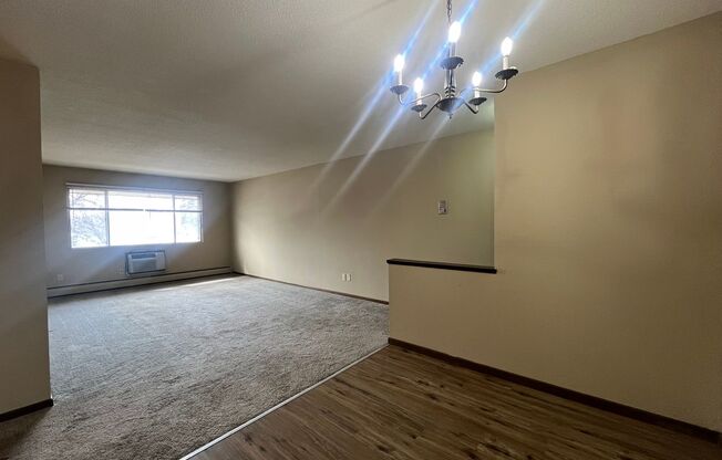 2 beds, 1 bath, 878 sqft, $915, Unit 301