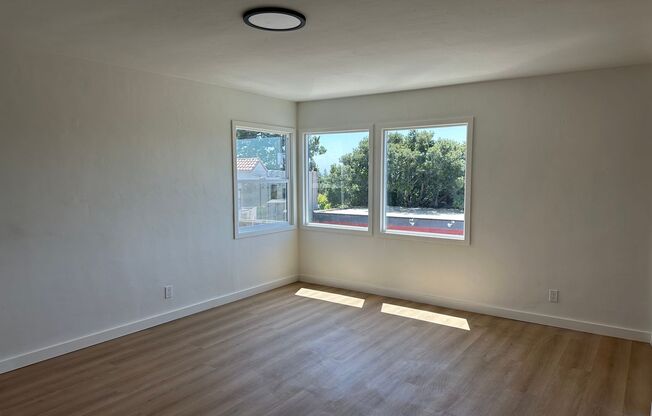 367-371 Colusa Ave