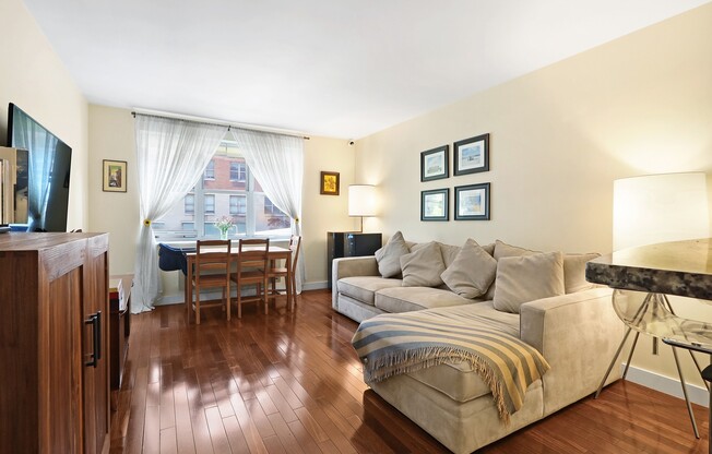 2 beds, 2 baths, $5,695, Unit 5A