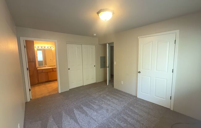 Upstairs Apartment with 2 Bedrooms and 2 Bathrooms