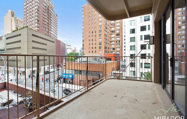 2 beds, 1 bath, $6,100, Unit 6C