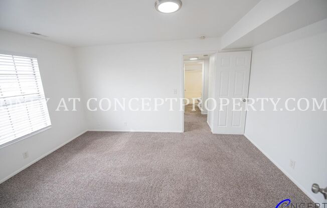 2 beds, 1 bath, 920 sqft, $1,249, Unit 32
