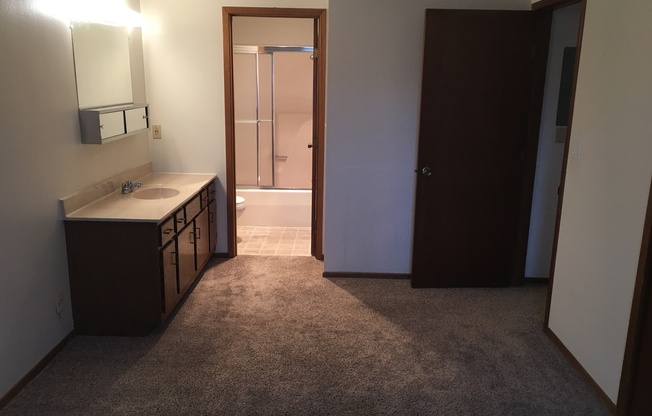 1 bed, 1 bath, 576 sqft, $770, Unit 27