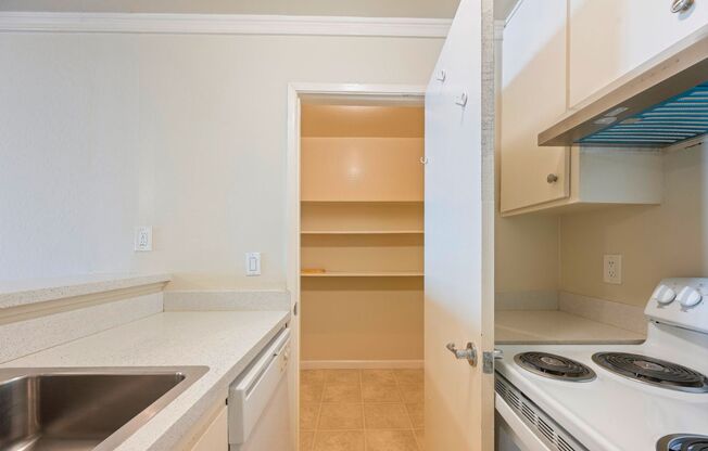 1 bed, 1 bath, 672 sqft, $1,970, Unit 114
