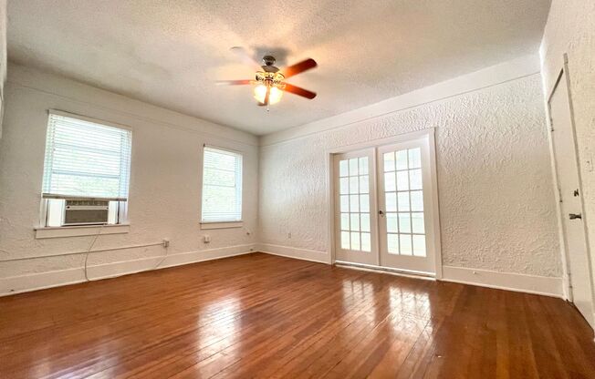 *Rare* Renovated 2 Bedroom 1 Free Parking Space Located Steps from Lake Eola, Downtown Orlando