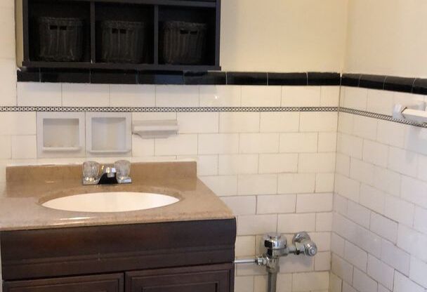 Studio, 1 bath, $1,750, Unit D25