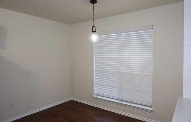 Downtown / Riverside Townhome - 2BD/2.5BA - Upgraded - W/D - Reserved Parking - $1570