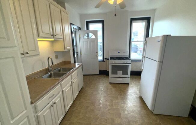 1 bed, 1 bath, 704 sqft, $1,000