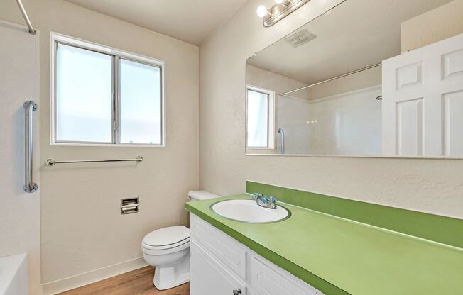 2 beds, 1.5 baths, 865 sqft, $1,450, Unit 10