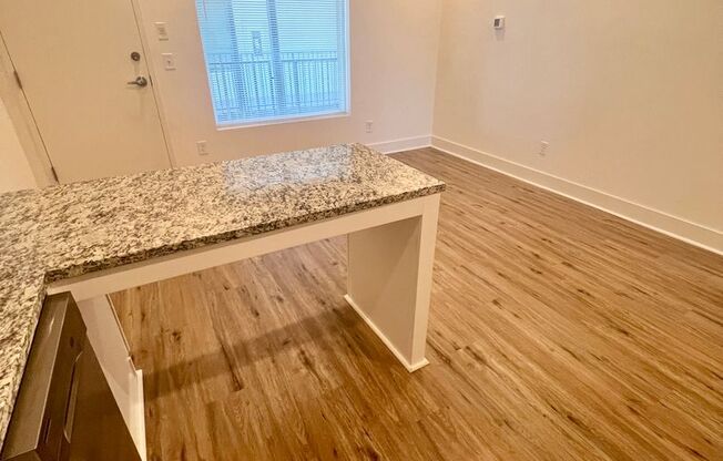 1 Bed 1 Bath Condo Minutes to Downtown w/ Dedicated Parking $1200