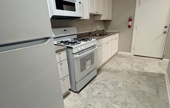 2 beds, 1 bath, 672 sqft, $1,125, Unit CA 141-2S