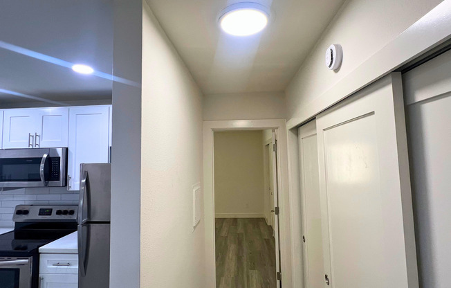 1 bed, 1 bath, 908 sqft, $2,450, Unit 307