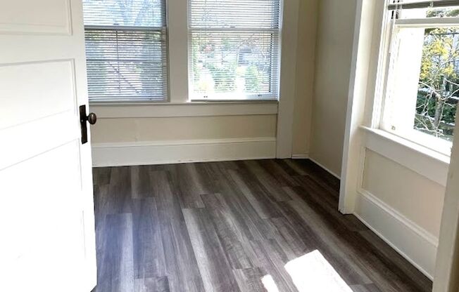 1 bed, 1 bath, 550 sqft, $1,250, Unit 3