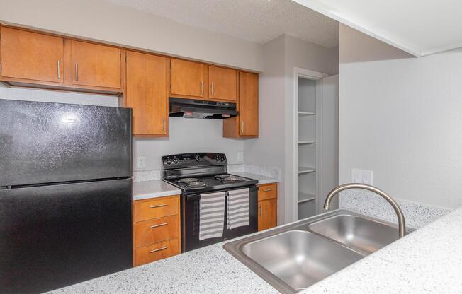 1 bed, 1 bath, 607 sqft, $879