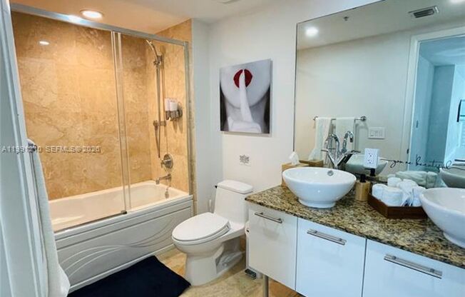 1 bed, 1 bath, 981 sqft, $3,350, Unit 41 SE 5th St # 2305