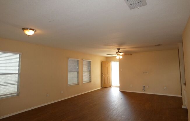 Open concept 3/2/2 in Sendera Ranch with upgrades! 652 Rosario Lane, Fort Worth TX 76052