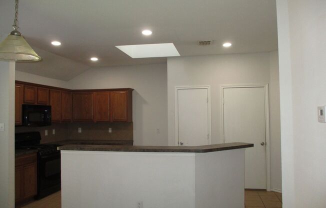 $1895 3 Bed/2 Bath/2 Garage Ready for Move-in Home in Mustang Creek