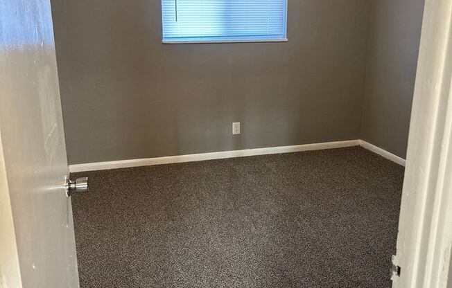 2 beds, 1 bath, 750 sqft, $1,070, Unit B04 1034 16