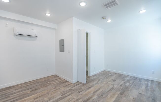 Studio, 1 bath, 595 sqft, $1,498, Unit 100