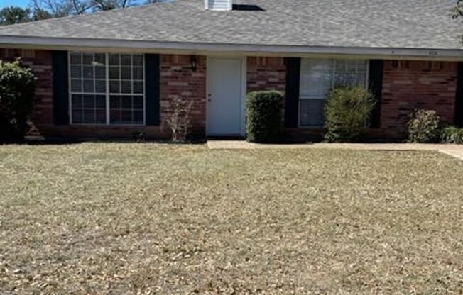 928 BRIAR DR
