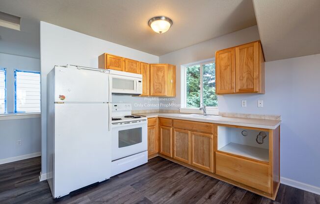 Bright & Airy Studio in Prime Location with Off-Street Parking!