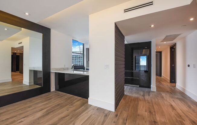 3 beds, 3 baths, $9,495, Unit # 3905