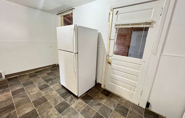 2 beds, 1 bath, $950, Unit 614 North 30th St Unit 3