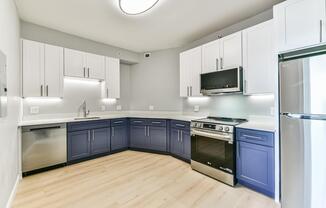 2 beds, 2 baths, 725 sqft, $1,700