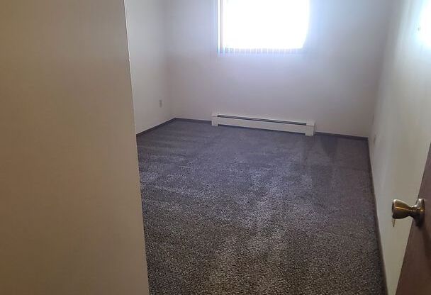 2 beds, 1 bath, 900 sqft, $770, Unit 5