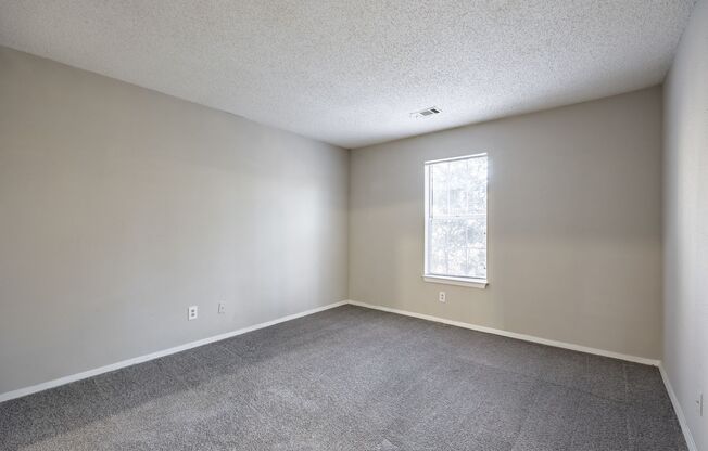 1 bed, 1 bath, 707 sqft, $1,100, Unit I15