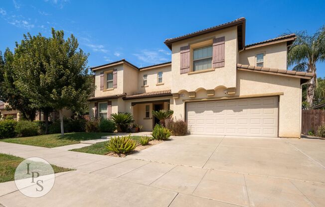 North Clovis Home, 4BR/3.5BA, CUSD - Lots of Amenities!