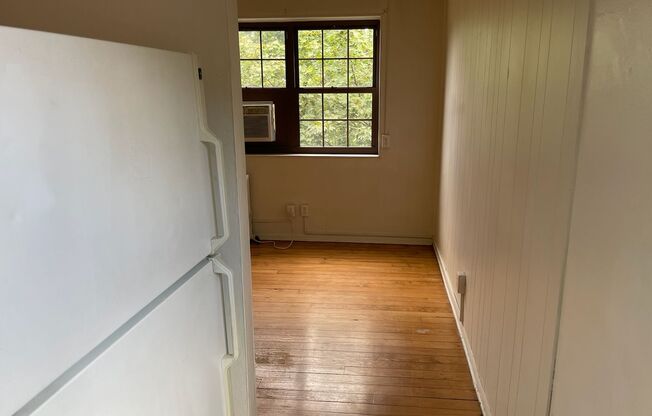 Studio, 1 bath, 487 sqft, $1,300, Unit Fifth 304