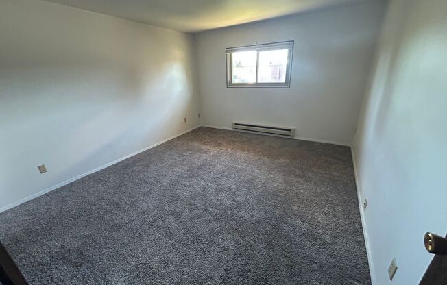 2 beds, 1.5 baths, $1,350, Unit 214