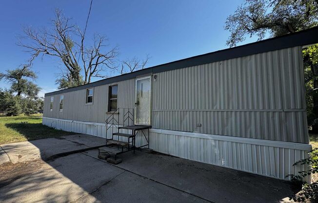 Affordable and spacious! South Wichita mobile home