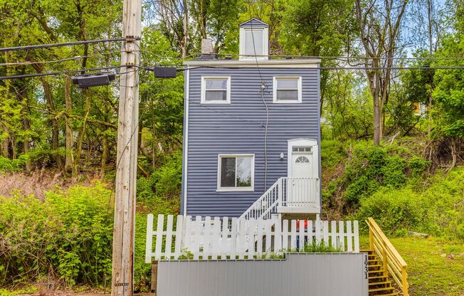 2 Bedroom 1 Bathroom Single Family Home w/finished attic ! (Perry South Neighborhood)
