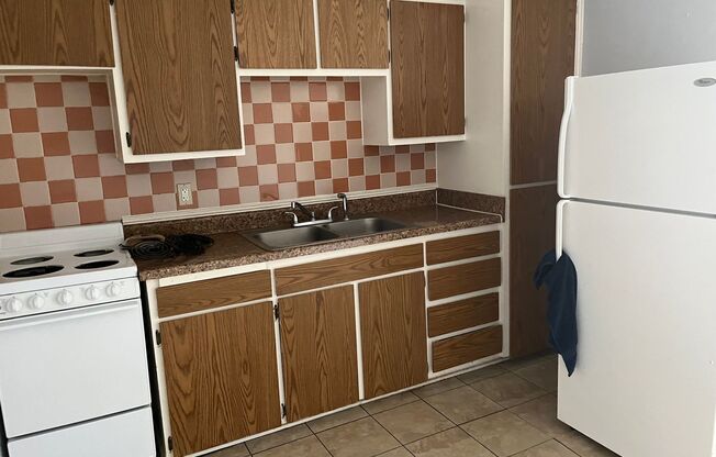 2 beds, 1 bath, 686 sqft, $900, Unit PV-20